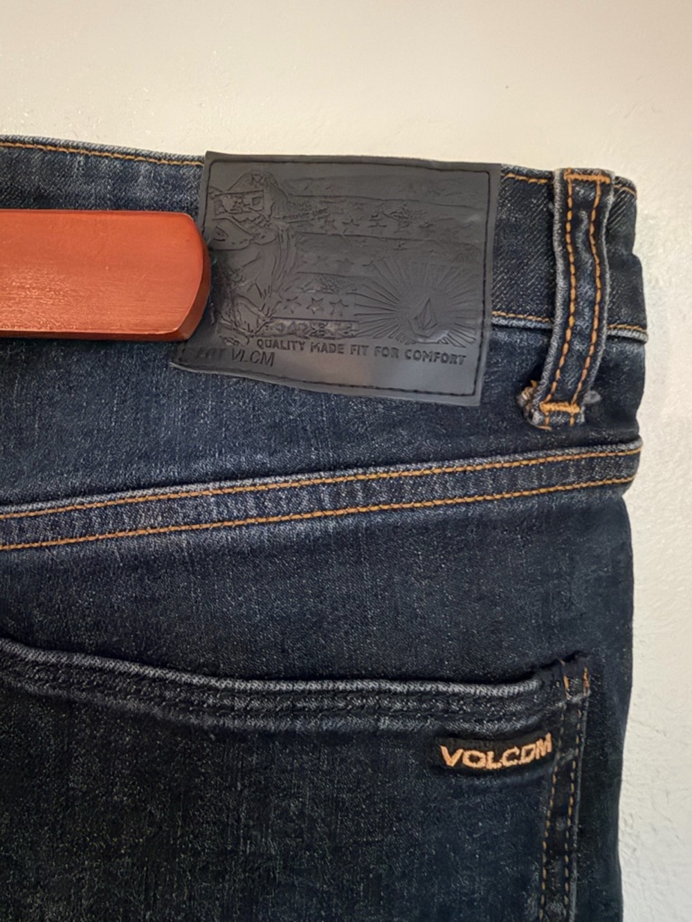 Volcom Men’s Straight Leg Jeans in Dark Indigo - Picture 3 of 4